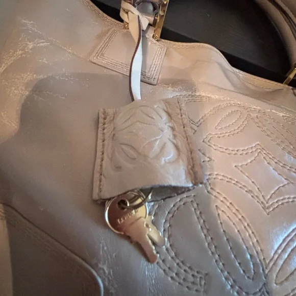 Authentic Vintage LOEWE Anagram Fusta Leather Tote Bag – Metallic Champagne - Picture 8 of 12